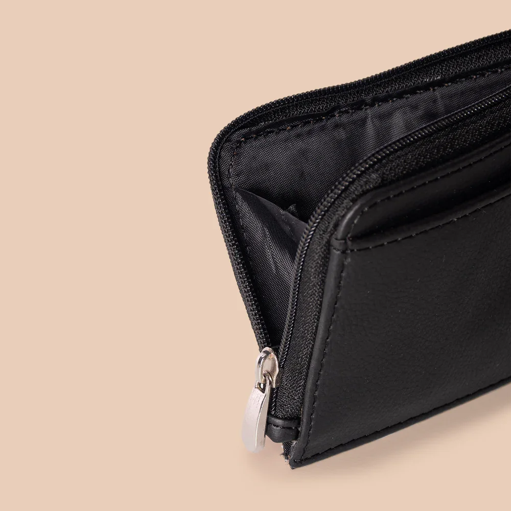 Zouk Eda Portable Card Case Buy Zouk Eda Portable Card Case in bulk for Corporate Gifting | Corporate Gyft